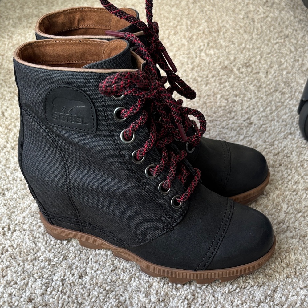 Sorel Black and Brown Women's Lace-Up Boots